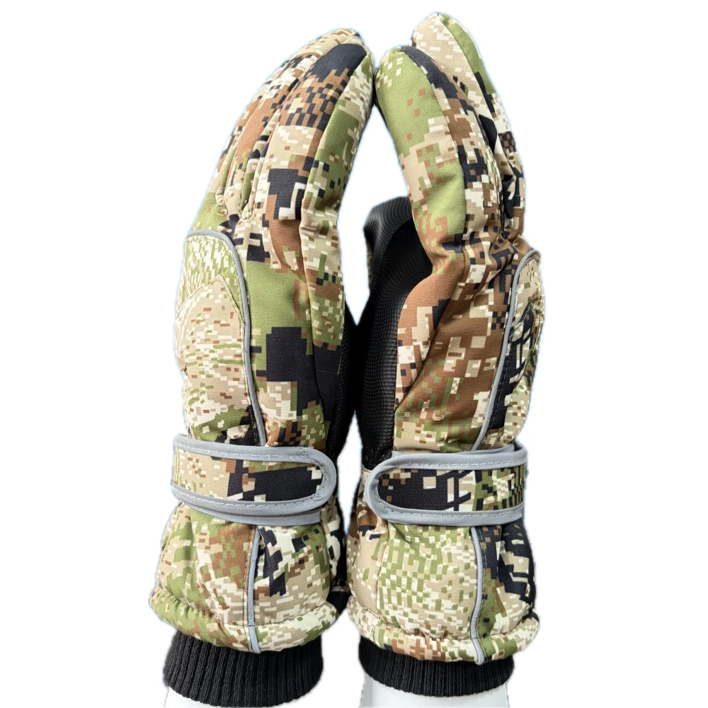 Heavyweight Gloves in Green camouflage